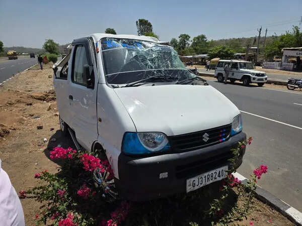 6 women killed as bus crashes into van near Himmatnagar