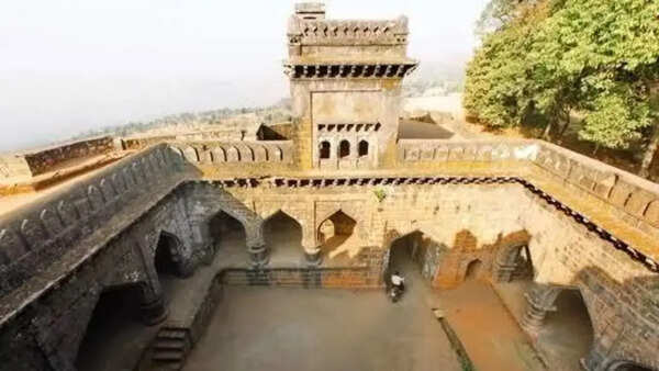 Bombay high court restrains civic body from demolishing two Panhala dargahs