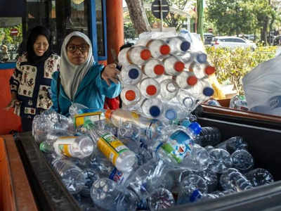 Indonesia city swaps trash for bus rides