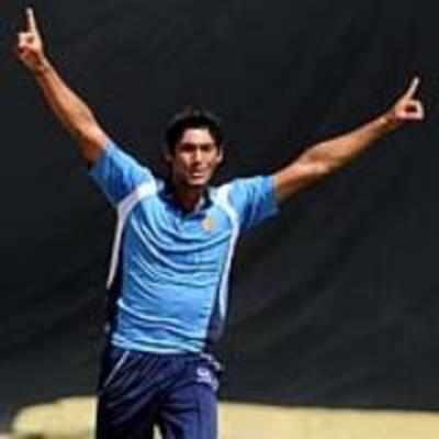 Dream debut for Ronit as Karnataka claim bonus point