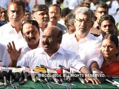 Tamil Nadu: Jayakumar tones down anti-Dinakaran rhetoric