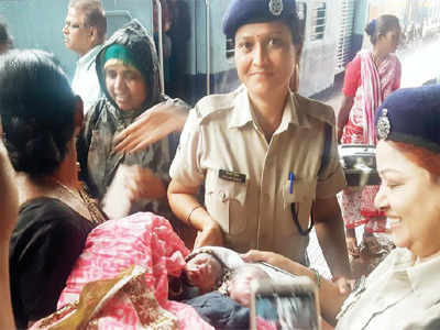 Woman delivers twins in train