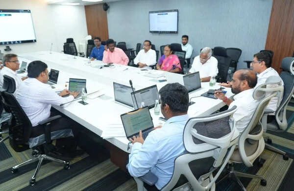 Heatwave grips AP; 325 heatstroke cases reported since March