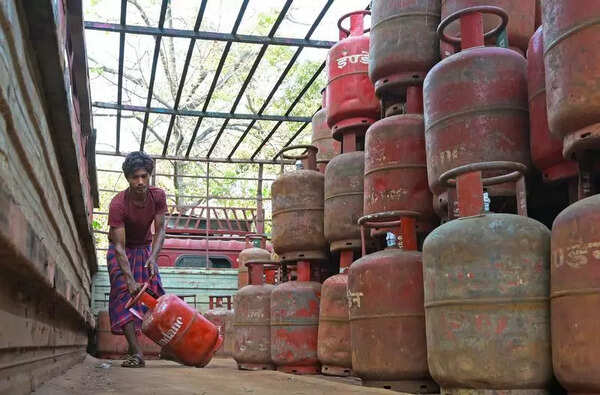 Domestic LPG supply eases in Nashik district, bookings drop & refill waiting period shrinks too