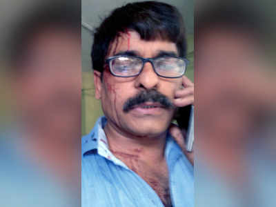5 held for thrashing journalist on train