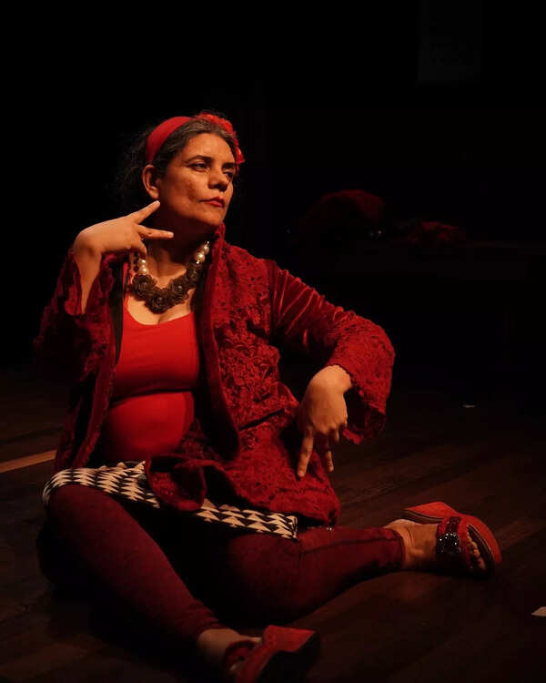 A solo act that confronts shame & celebrates body positivity