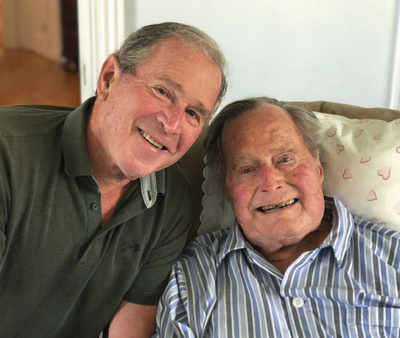 Former US presidents George H.W. Bush, Bill Clinton bond over socks