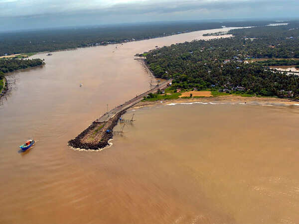 Kerala rains: Situation still grim; Munnar isolated