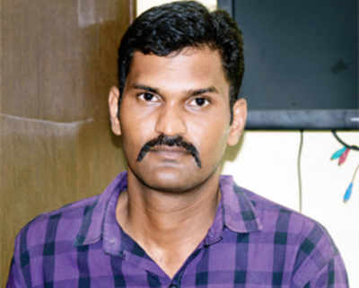 Feted ‘IPS officer’ turns out to be a Virar local