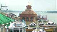 Varanasi: Ghats submerged after water level of Ganga increases 