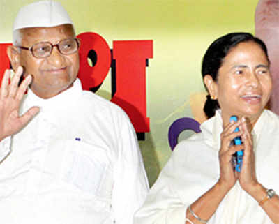 Hazare declares support to Mamata in Lok Sabha polls