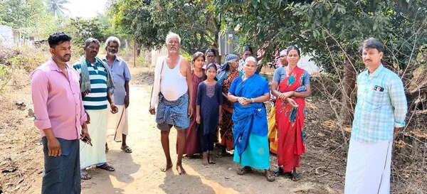 Humiliation in the heat: Vinayaka camp residents sneak for drinking water