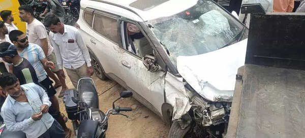 Minor among 2 killed as car collides with e-rick in Pilibhit
