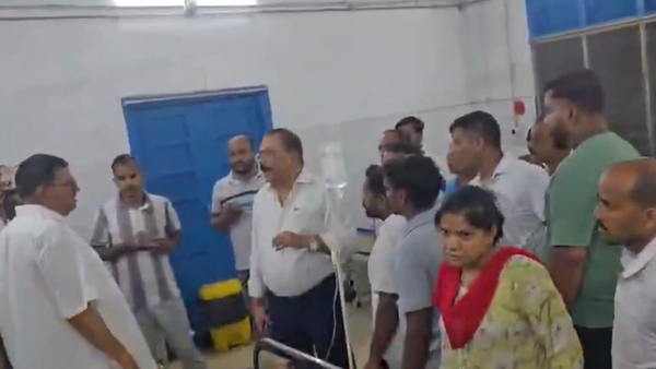 7-year-old dies, 18 hospitalised after eating golgappa, chaat in Jharkhand