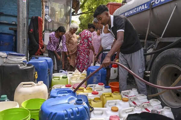Water crisis deepens, Hyderabad residents shell out lakhs to tackle shortages