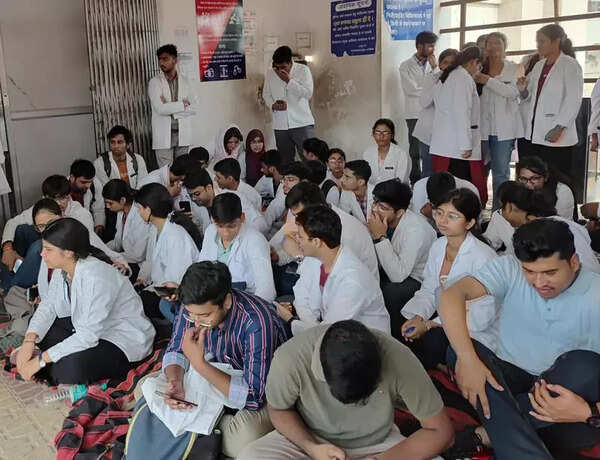 250 doctors at Meerut hospital resign after deceased patient’s kin assaults colleague