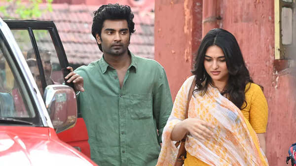 Shoot At Site: Atharvaa, Kayadu and gang light up the set with friendship, love and laughter