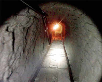 Drugs ‘supertunnel’ with rail system found at US-Mexico border
