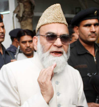 Bukhari urges Muslims to help AAP, party rejects offer