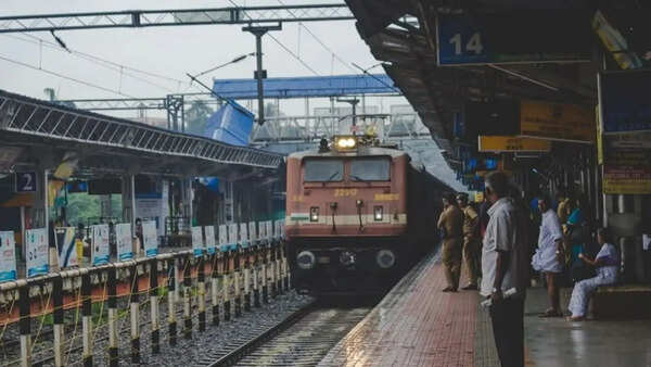 Mumbai megablock today: Central Railway announces train diversions, delays on Main, Harbour Lines