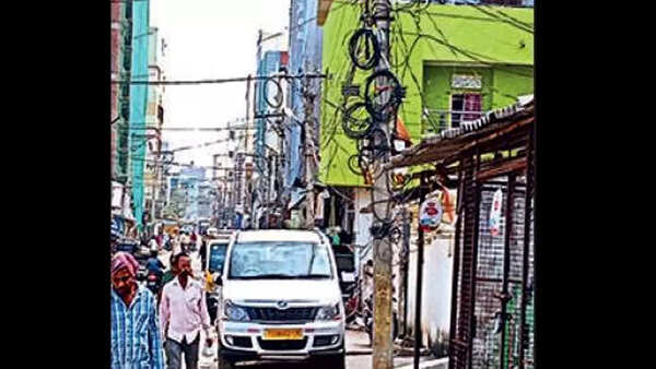 Entangled mess: Dangling wires, unfenced transformers spell threat in New Hafeezpet
