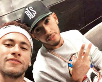 Neymar celebrates with Hamilton, Messi gets mobbed