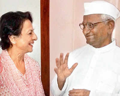 Anna Hazare’s fan moment with Tanuja