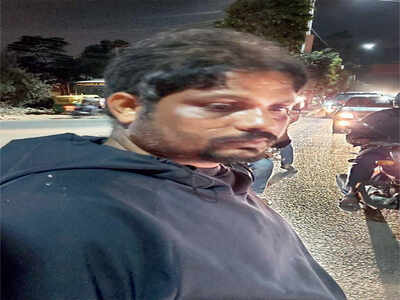 Drunk cabbie bangs  into techie’s car, then bashes him