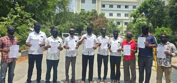 Activists in Coimbatore urge collector to postpone vote counting until probe is ordered into ‘cash for vote’ allegations