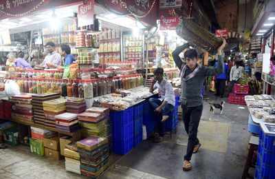 Cash-obsessed Lamington Road, Irla market wear deserted look