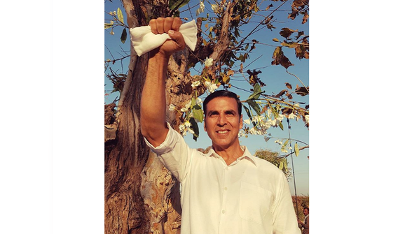 Akshay Kumar shares an inspirational picture on completing one year of ‘PadMan’