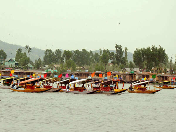 Kashmir tourism going through worst crisis in last two decades