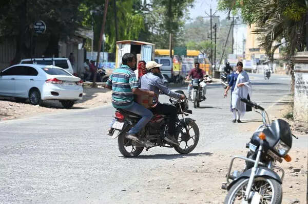 Nashik & Sambhajinagar collectors review situation, act to avert LPG diversion & focus on households