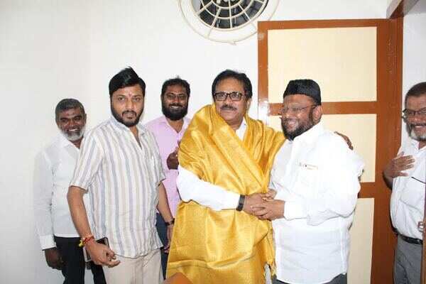 TNCC chief Thirunavukkarasar calls on MMK leader Jawahirullah