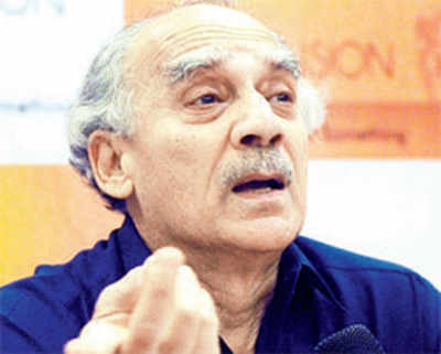 Modi can’t take Gandhiji’s name and wear that suit: Shourie