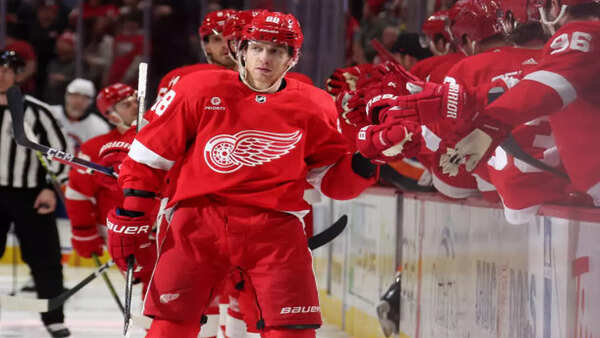 Patrick Kane finally makes it to the top, surpassing Mike Modano to become highest-scoring U.S.-born player in NHL history