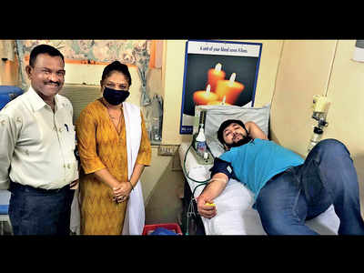 Docs donate blood as camps get cancelled