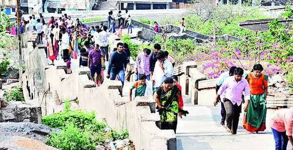 Yadagirigutta sees 81k vistors, shrine earns over ₹1 crore
