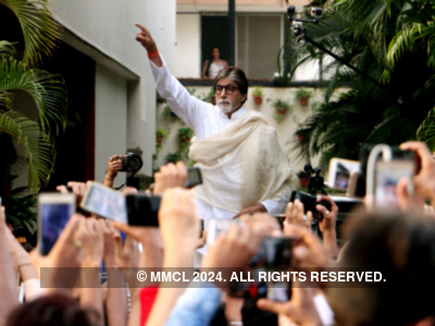 Amitabh Bachchan misses the crowd outside his house amid lockdown