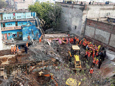 Seven dead after four-storey bldg collapses in Gurugram