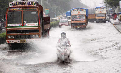 Heavy rains lash Mumbai; people advised to stay home