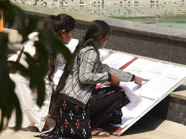 Governor's committee for university examinations asks student union for survey findings