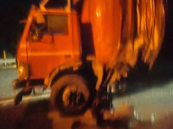 Speeding truck ploughs through group ofbus passengers on Yamuna e-way, 6 dead