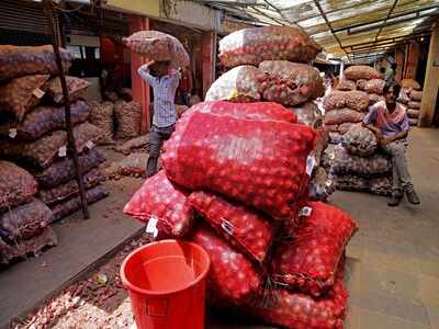 Andhra Pradesh plans market intervention to slash onion rates, traders say wait for Solapur variety after Diwali