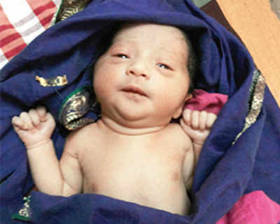 Dombivli singer rescues newborn abandoned at Kopar railway station