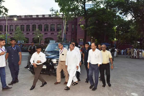 CM, health officials discuss state-centre hosp bed tie-up