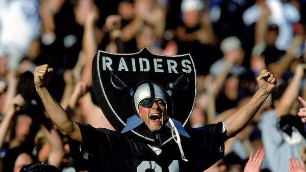 2026 NFL Free Agency: Maxx Crosby & Co. poach $28M center from Ravens in massive reset of the entire position market