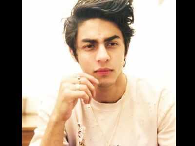 Is Aryan Khan dating a blogger in London?
