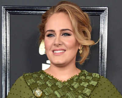 Adele halts show after fan suffers heart attack
