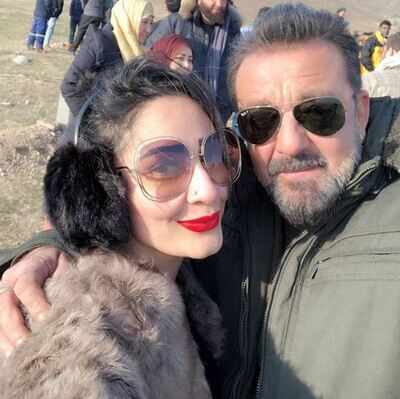 Sanjay Dutt, Maanayata Dutt take a quick selfie on the sets of Torbaaz